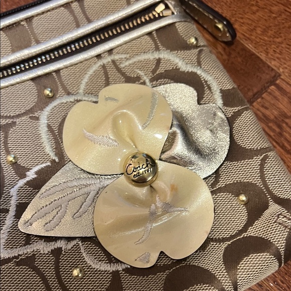 Coach Tan Floral Clutch - Picture 4 of 7